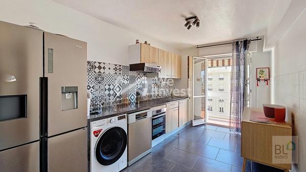 Grand appartement 98 m² traversant, ascenseur au 5ème, 2 terrasses, de beaux volumes