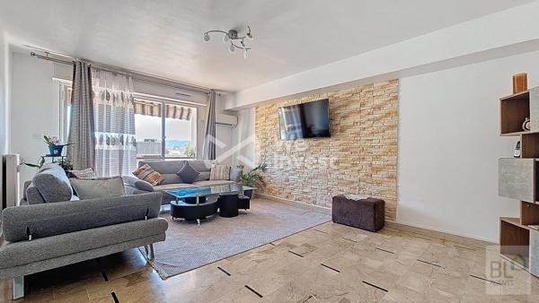 Grand appartement 98 m² traversant, ascenseur au 5ème, 2 terrasses, de beaux volumes