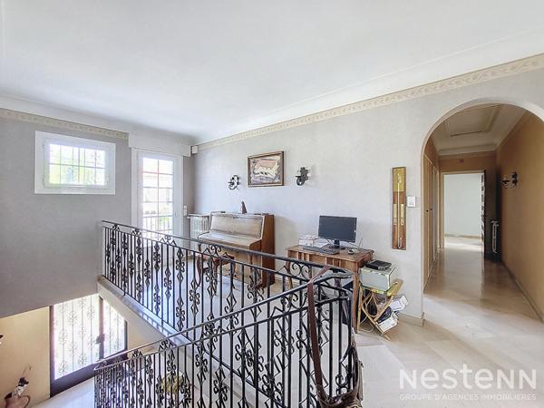 A Vendre Maison de caractère en pierre de 317 m² avec grand garage et jardin arboré à Condom.