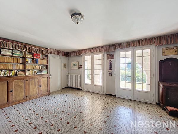 A Vendre Maison de caractère en pierre de 317 m² avec grand garage et jardin arboré à Condom.