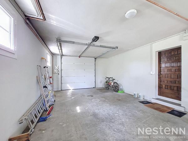 A Vendre Maison de caractère en pierre de 317 m² avec grand garage et jardin arboré à Condom.