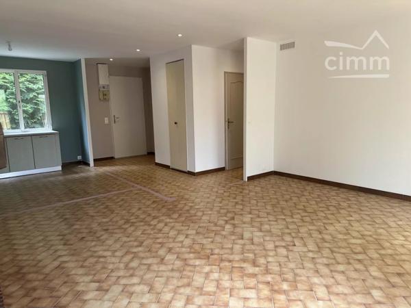 Maison individuelle avec sous-sol total, grand terrain et potentiel constructible – Dhuisy