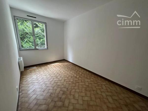 Maison individuelle avec sous-sol total, grand terrain et potentiel constructible – Dhuisy