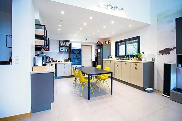 MAISON D’ARCHITECTE À LUYNES, PROCHE IBS