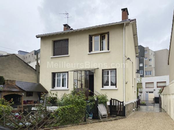 Maison 110 m2 avec sous-sol+maison 33 m2+entrepôt 108 m2+garage 20 m2 sur parcelle de 914 m2 constructible