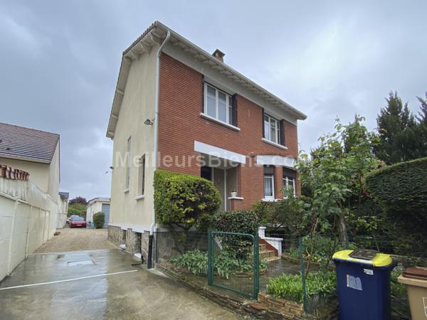 Maison 110 m2 avec sous-sol+maison 33 m2+entrepôt 108 m2+garage 20 m2 sur parcelle de 914 m2 constructible