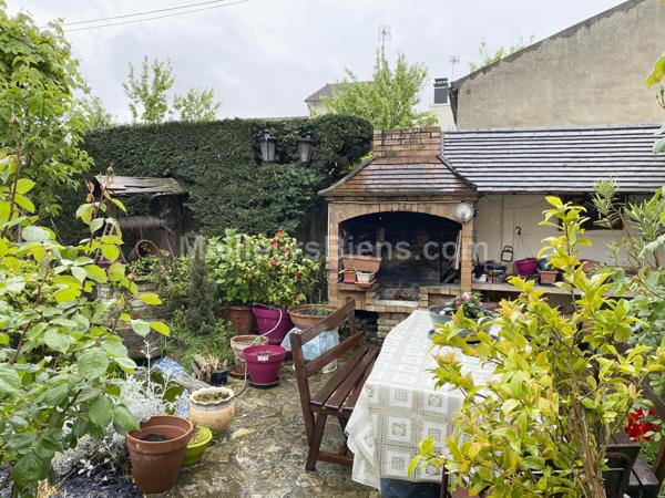 Maison 110 m2 avec sous-sol+maison 33 m2+entrepôt 108 m2+garage 20 m2 sur parcelle de 914 m2 constructible