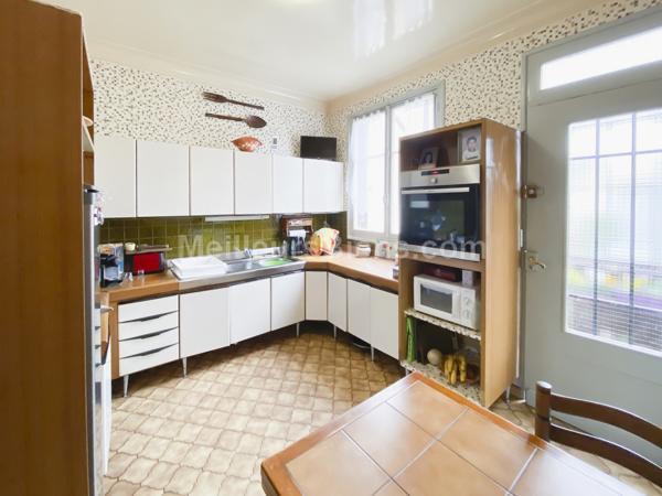 Maison 110 m2 avec sous-sol+maison 33 m2+entrepôt 108 m2+garage 20 m2 sur parcelle de 914 m2 constructible