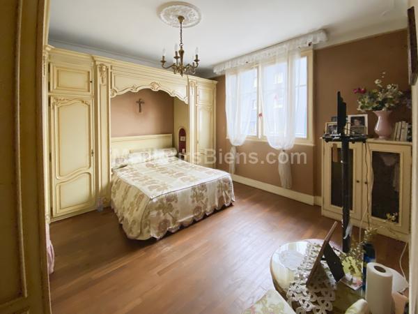 Maison 110 m2 avec sous-sol+maison 33 m2+entrepôt 108 m2+garage 20 m2 sur parcelle de 914 m2 constructible