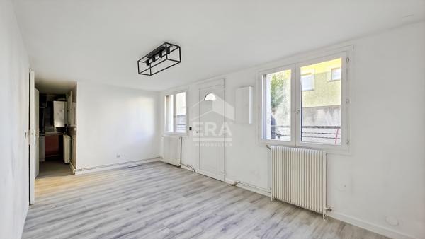 Montreuil BOISSIERE  maison de 2/3 pièces avec cour