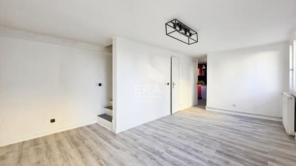 Montreuil BOISSIERE  maison de 2/3 pièces avec cour