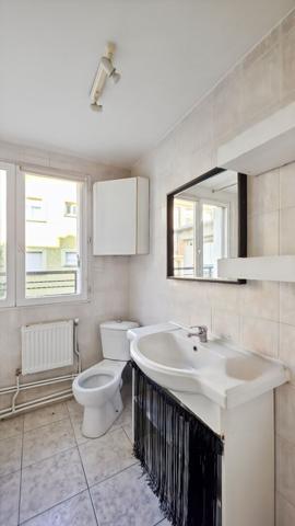 Montreuil BOISSIERE  maison de 2/3 pièces avec cour