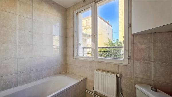 Montreuil BOISSIERE  maison de 2/3 pièces avec cour