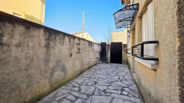 Montreuil BOISSIERE  maison de 2/3 pièces avec cour