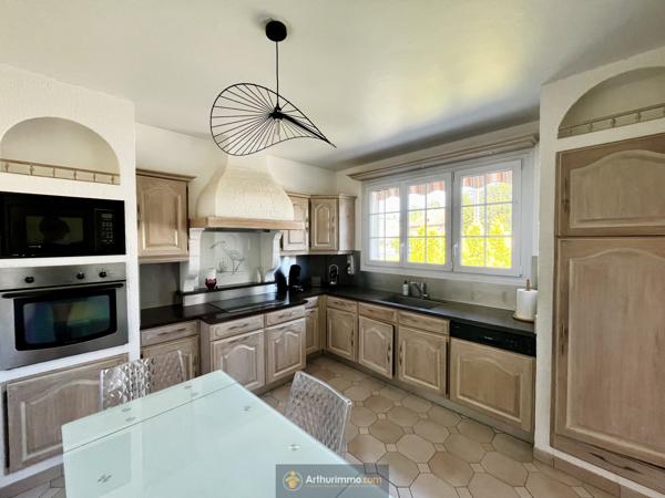 Coulommiers (77120) Maison T7 160m² Terrain 1223m² 3 Chambres en Plain-Pied.