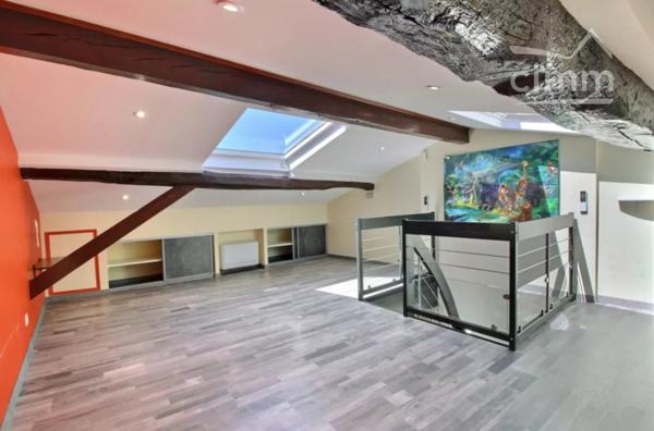 Centre de Saint-Jean-de-Bournay – Maison de ville entièrement rénovée