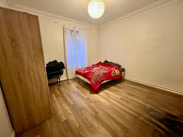 Zola - Charmant 3 pièces avec jardin privatif de 170 m² à deux pas de la place Zola. Caveau. Locataire en place