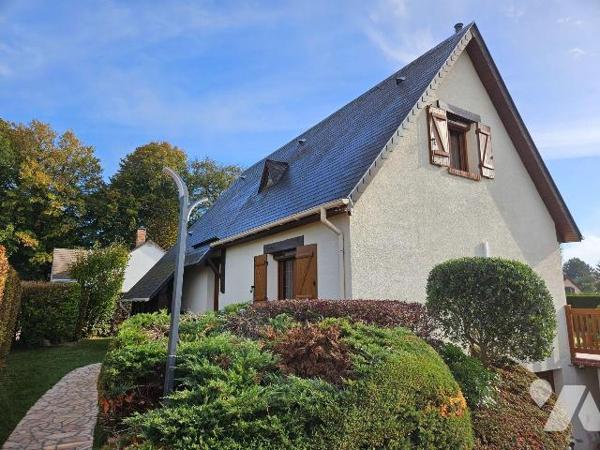 A VENDRE - FRANQUEVILLE SAINT PIERRE - MOINS DE 5 MINUTES  À PIED DES TRANSPORTS 

Maison de ...