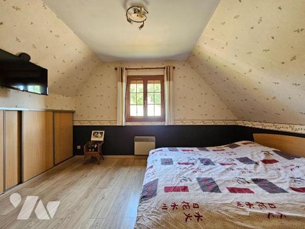 A VENDRE - FRANQUEVILLE SAINT PIERRE - MOINS DE 5 MINUTES  À PIED DES TRANSPORTS 

Maison de ...