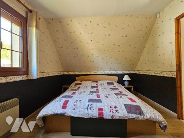A VENDRE - FRANQUEVILLE SAINT PIERRE - MOINS DE 5 MINUTES  À PIED DES TRANSPORTS 

Maison de ...