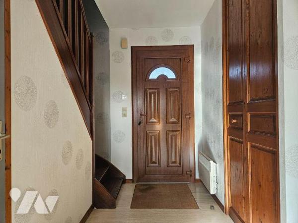 A VENDRE - FRANQUEVILLE SAINT PIERRE - MOINS DE 5 MINUTES  À PIED DES TRANSPORTS 

Maison de ...