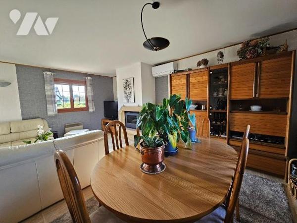 A VENDRE - FRANQUEVILLE SAINT PIERRE - MOINS DE 5 MINUTES  À PIED DES TRANSPORTS 

Maison de ...