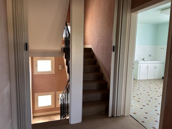 Maison 7 pièces, 180 m² habitables, avec grand grenier aménageable et garage double Lafeuillade-en-Vézie (15130)