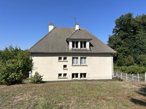 Maison 7 pièces, 180 m² habitables, avec grand grenier aménageable et garage double Lafeuillade-en-Vézie (15130)