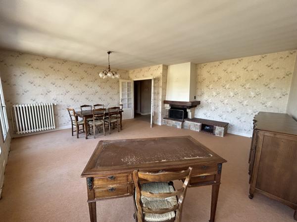 Maison 7 pièces, 180 m² habitables, avec grand grenier aménageable et garage double Lafeuillade-en-Vézie (15130)