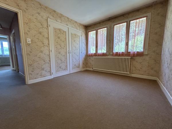 Maison 7 pièces, 180 m² habitables, avec grand grenier aménageable et garage double Lafeuillade-en-Vézie (15130)