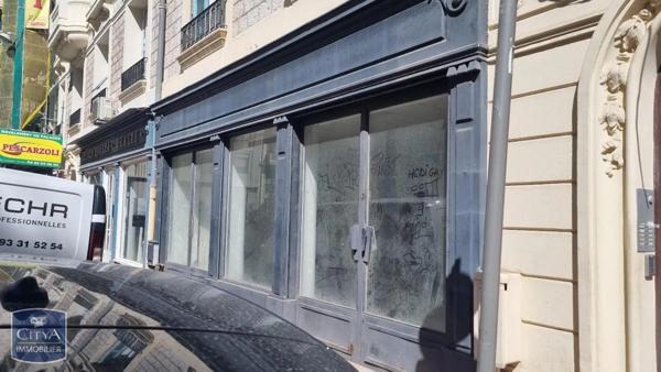 Local commercial à louer 97.99m²