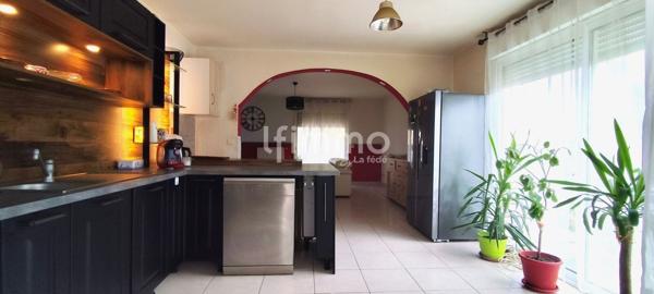 Maison de 256 m² environ composée de 3 habitations.