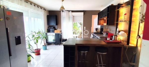 Maison de 256 m² environ composée de 3 habitations.