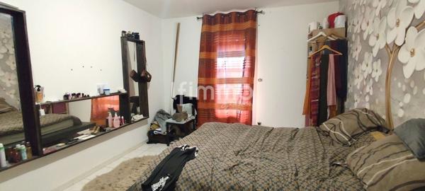 Maison de 256 m² environ composée de 3 habitations.