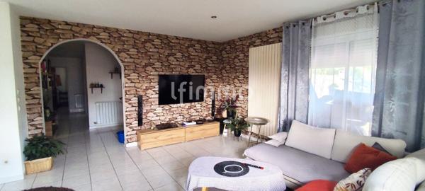 Maison de 256 m² environ composée de 3 habitations.