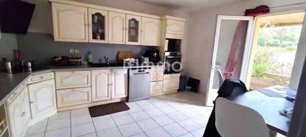 Maison de 256 m² environ composée de 3 habitations.