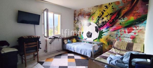 Maison de 256 m² environ composée de 3 habitations.