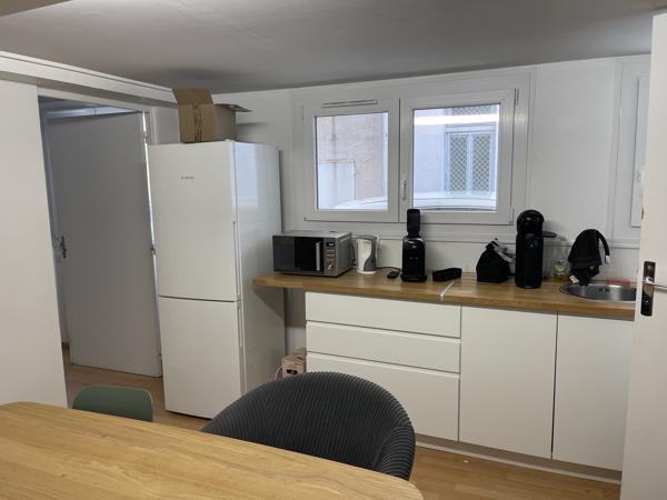 Local Commercial
         5 pièces
        - 145 m²