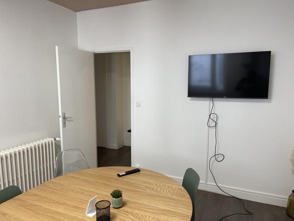 Local Commercial
         5 pièces
        - 145 m²