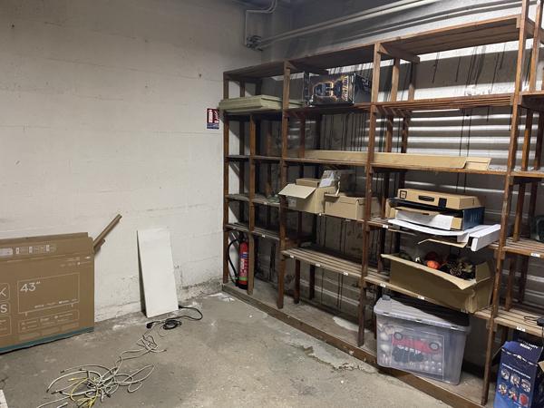 Local Commercial
         5 pièces
        - 145 m²