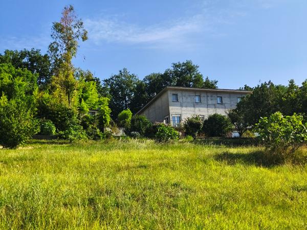 Propriété 190 m2 habitables, 5 chambres sur 2 hectares avec vue imprenable. Piquecos
