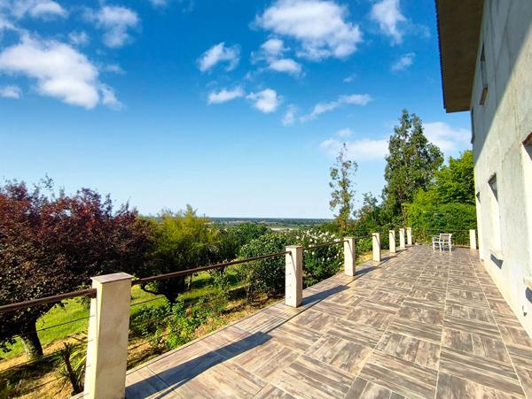 Propriété 190 m2 habitables, 5 chambres sur 2 hectares avec vue imprenable. Piquecos