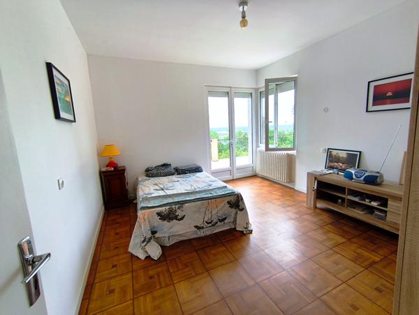 Propriété 190 m2 habitables, 5 chambres sur 2 hectares avec vue imprenable. Piquecos