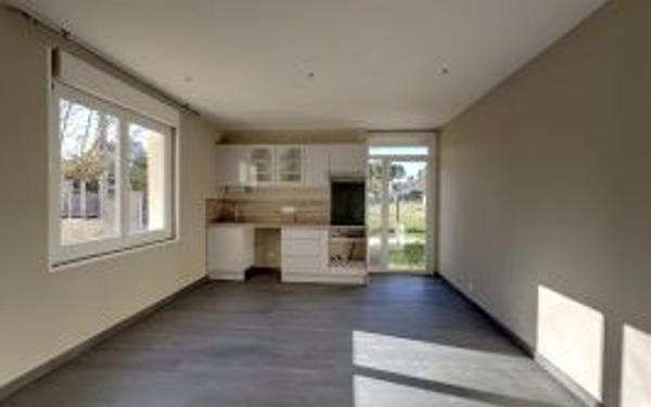 Appartement à louer    3 pièces • 102 m2 Bernis