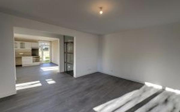 Appartement à louer    3 pièces • 102 m2 Bernis