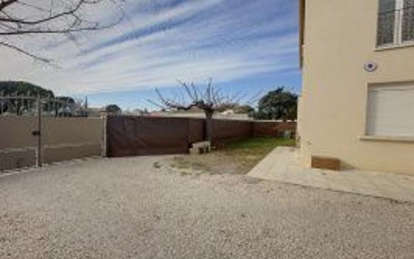 Appartement à louer    3 pièces • 102 m2 Bernis