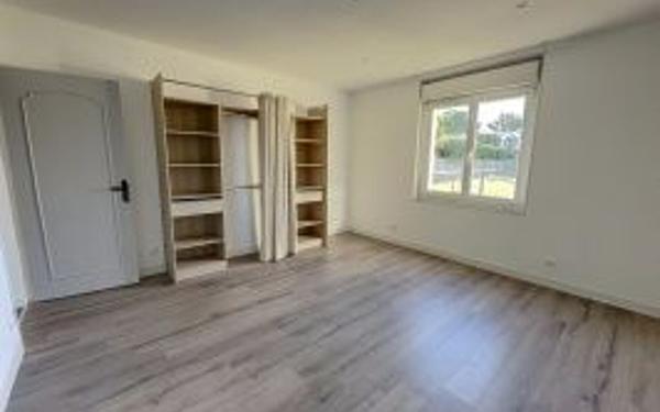 Appartement à louer    3 pièces • 102 m2 Bernis