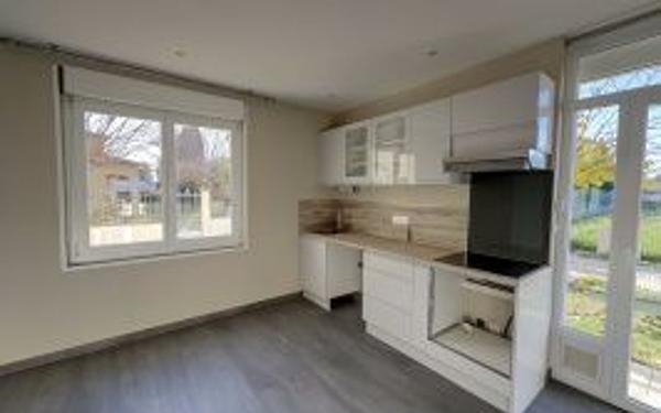 Appartement à louer    3 pièces • 102 m2 Bernis