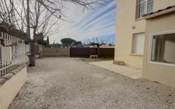 Appartement à louer    3 pièces • 102 m2 Bernis