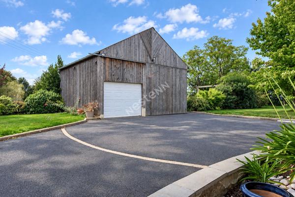 LONGERE / PIRE CHANCE / 7 PIECES / 150 M² HABITABLE